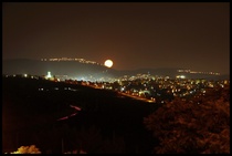ירח מעל הררית מגג שיפמן
צילום: גיל שיפמן 7.5.2012