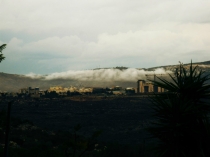 בדרום "עמוד ענן",
בצפון ענן מעל כרמיאל.
צילום: נעם ניסל
26.10.2012