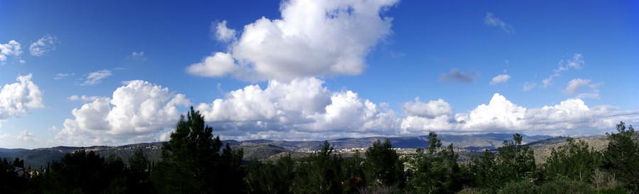 פנורמת עננים מעל יובלים.
צילום: סטיב ברייטשטיין.
פברואר 2013