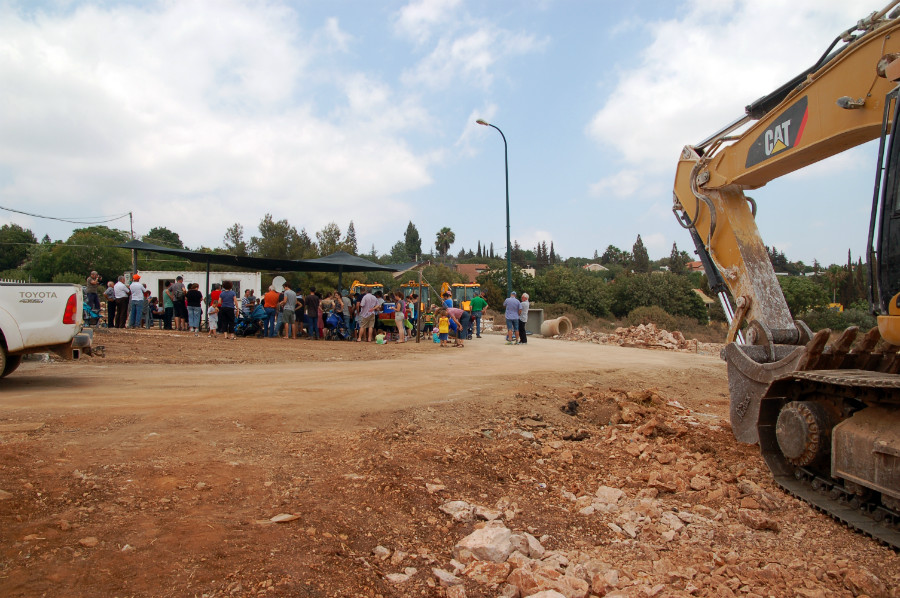 טכס הנחת אבן הפינה
שלב חרוב. 12.7.13
צילמה: חני קריסטל